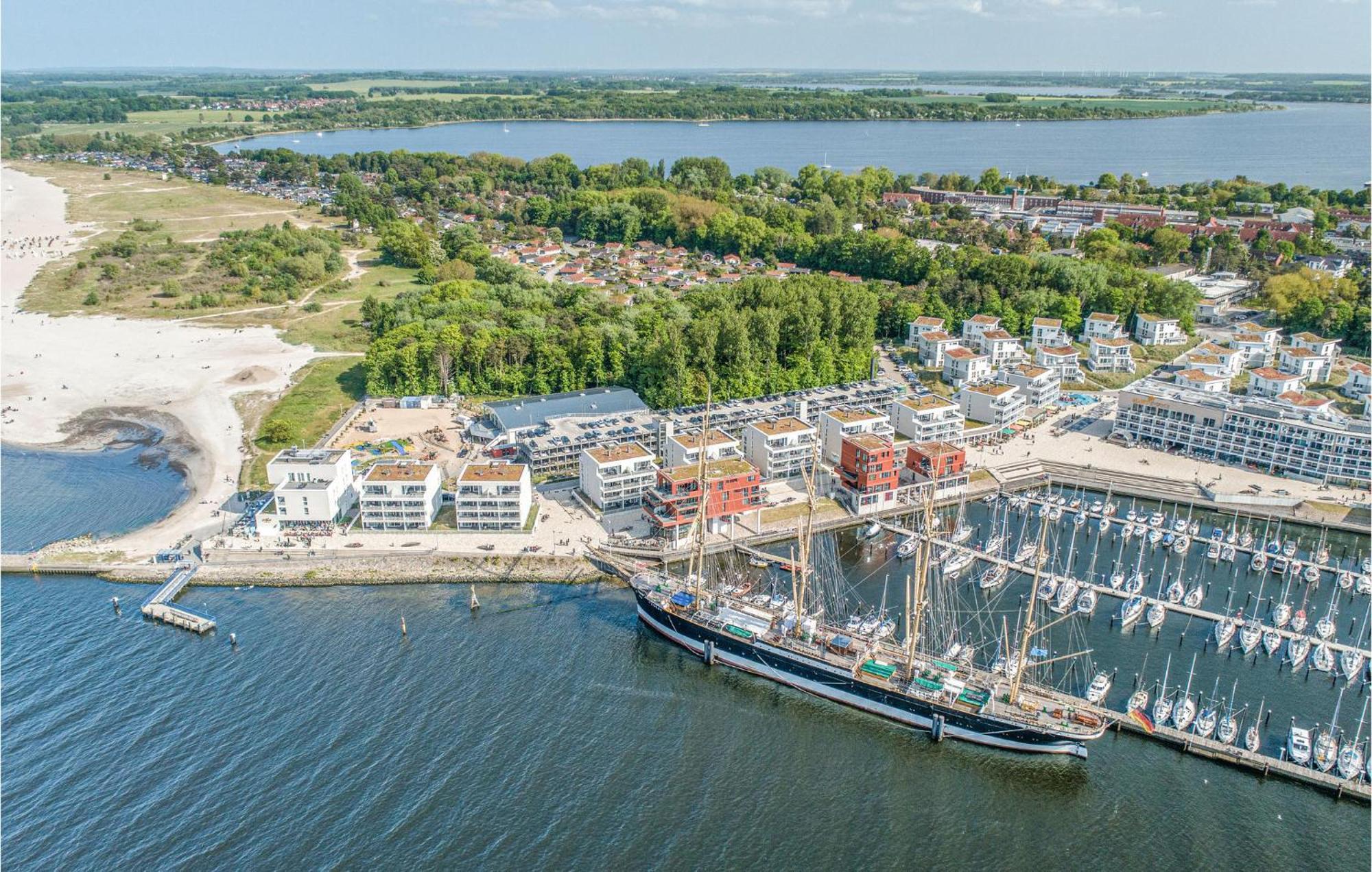 1 Bedroom Stunning In Travemuende Apartment *